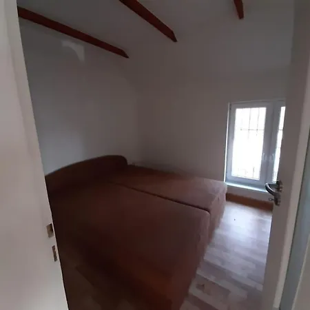 Cozy 2 - Bedroom House Close To The River Danube Chalet *