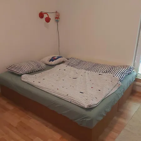 Cozy 2 - Bedroom House Close To The River Danube *